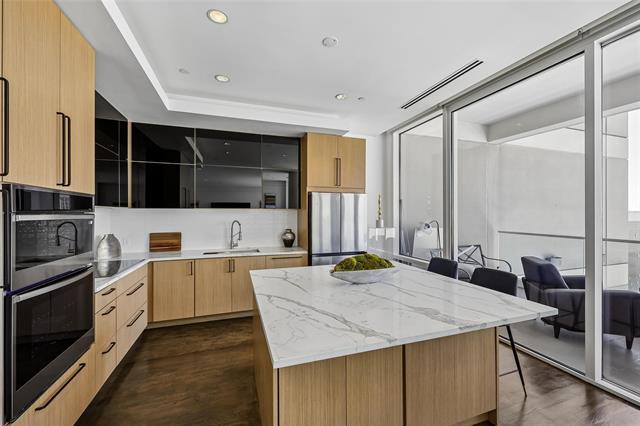 Building Photo - 2408 Victory Park Ln