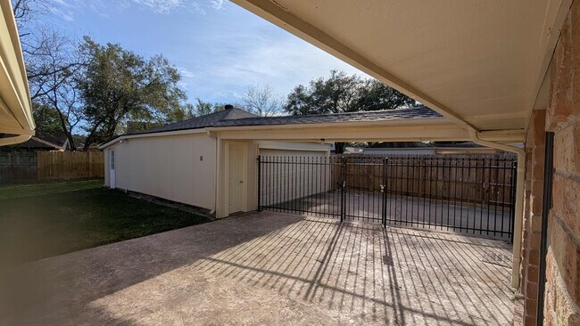 Building Photo - 21355 Park Tree Ln