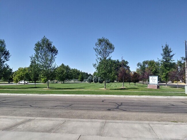 Building Photo - 2202 S Phillippi St