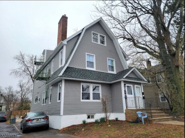 3rd floor apartment - 30 Fulton St