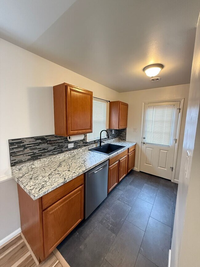 Building Photo - 1411 Harrison St