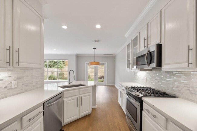 Building Photo - 7500 Shadowridge Run