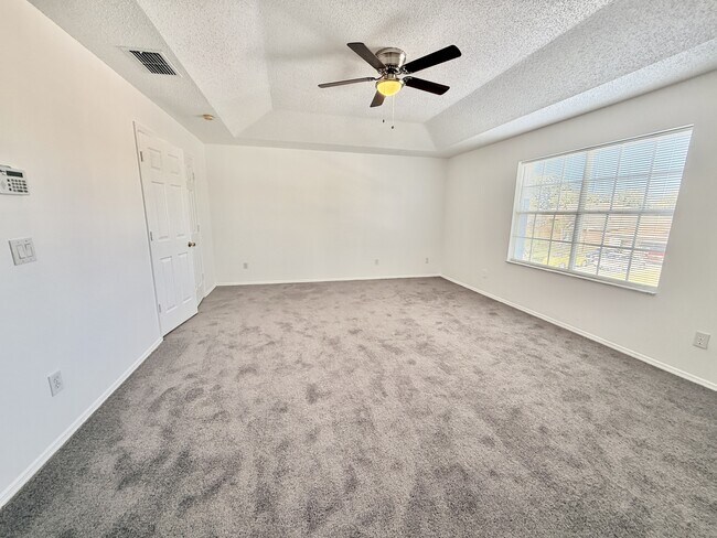 Building Photo - 3237 Fairfield Dr