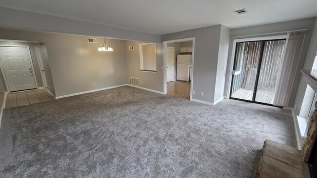 Building Photo - 2-Bed, 2-Bath Rental with Spacious Living ...