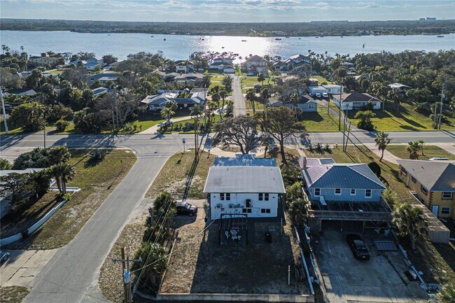 Building Photo - 2061 S Peninsula Dr