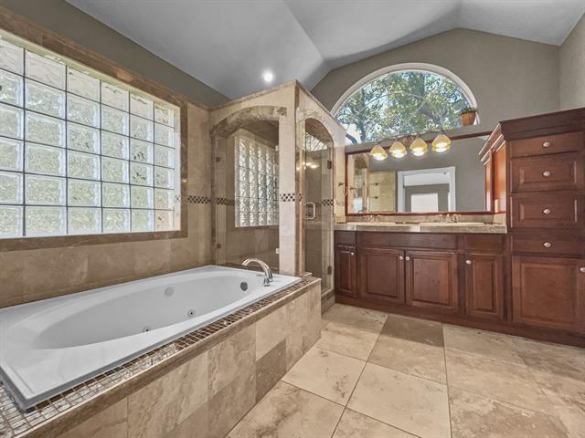 Building Photo - 2132 Cliffside Dr
