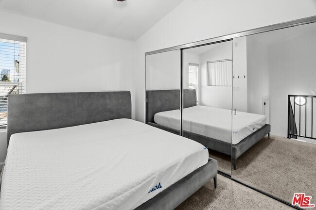 Building Photo - 10982 Roebling Ave