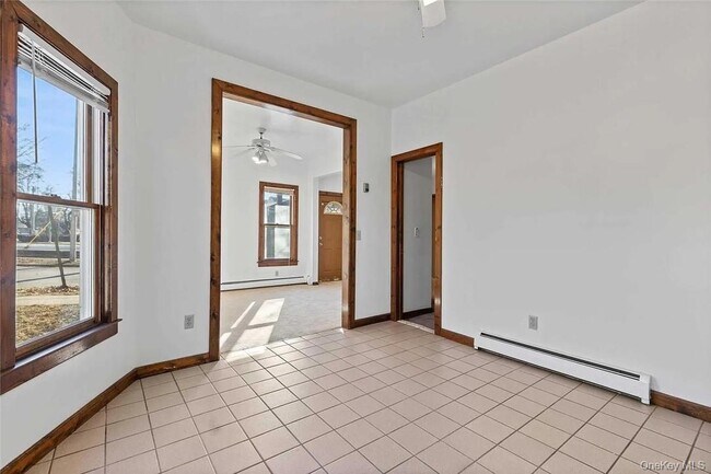 Building Photo - 18 Center St