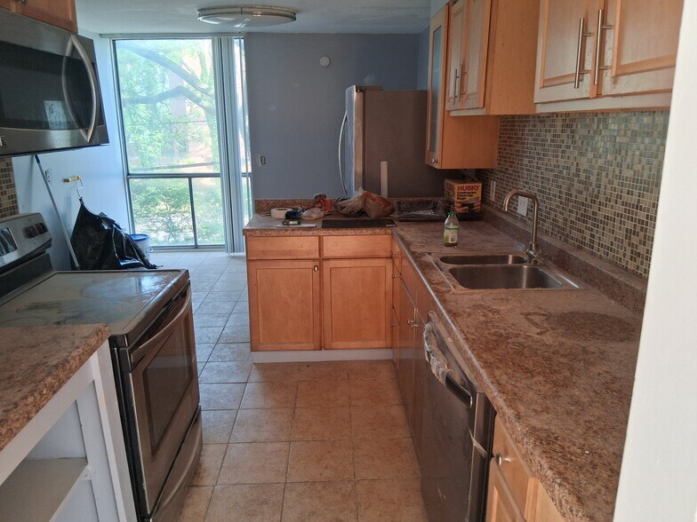 Building Photo - 2003 Orleans St