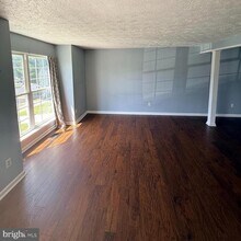 Building Photo - 103 Sutton Ct