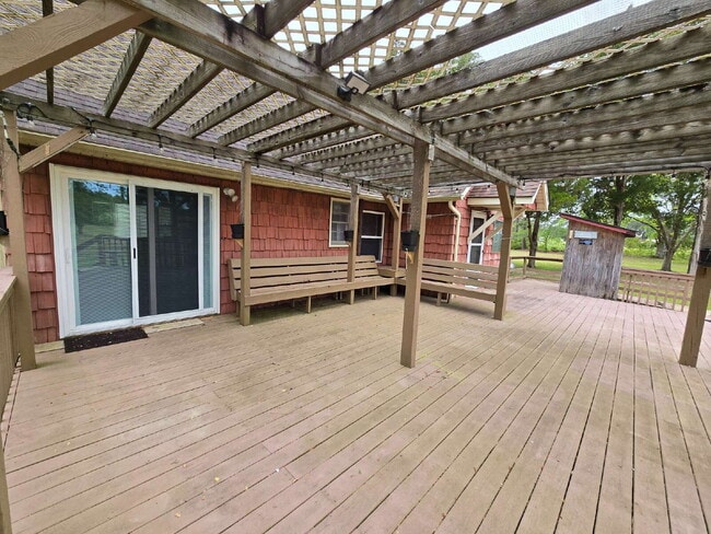 Building Photo - 844 Old Church Rd