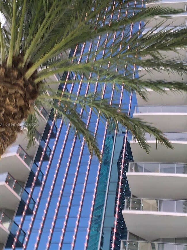 Building Photo - 851 NE 1st Ave