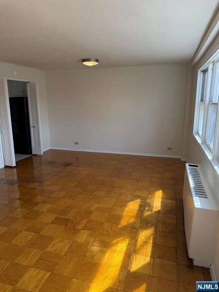 Building Photo - 39 E 39th St