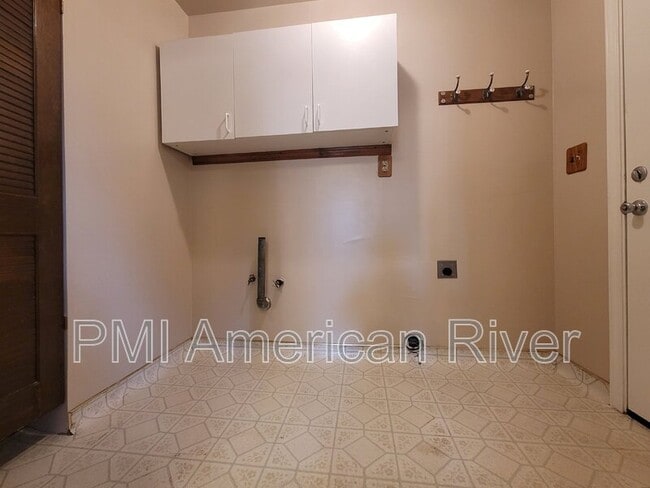 Building Photo - 625 Elizabeth St