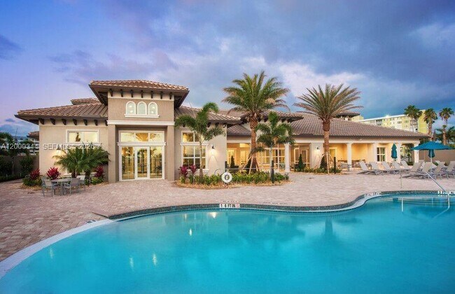 Building Photo - 2485 Primrose Pl