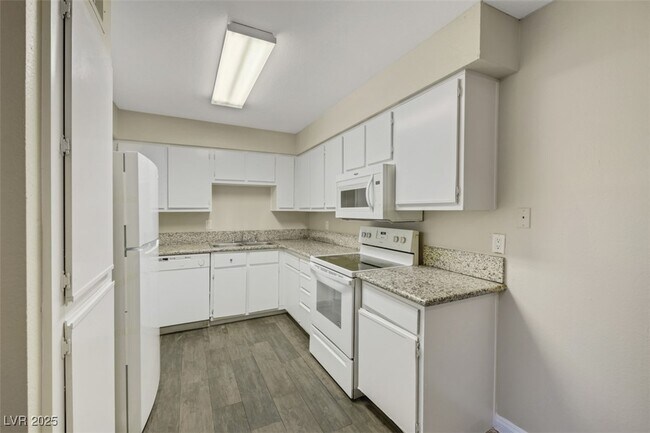 Building Photo - 3151 N Soaring Gulls Dr