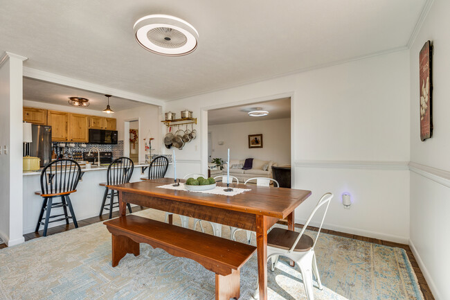 Dining room with look through view of kitchen - 21392 Lakeshore Dr