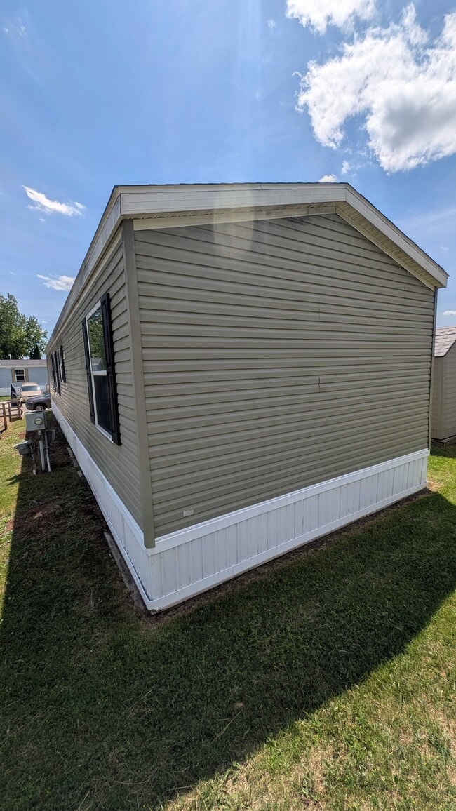 Building Photo - 9358 White Pine Ct