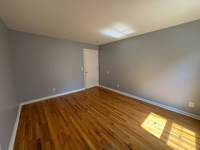 Building Photo - 519 Asbury Ave