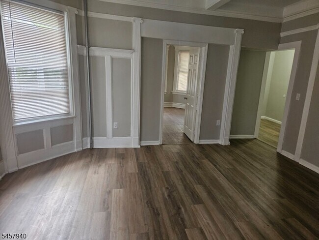 Building Photo - 37 Mapes Ave