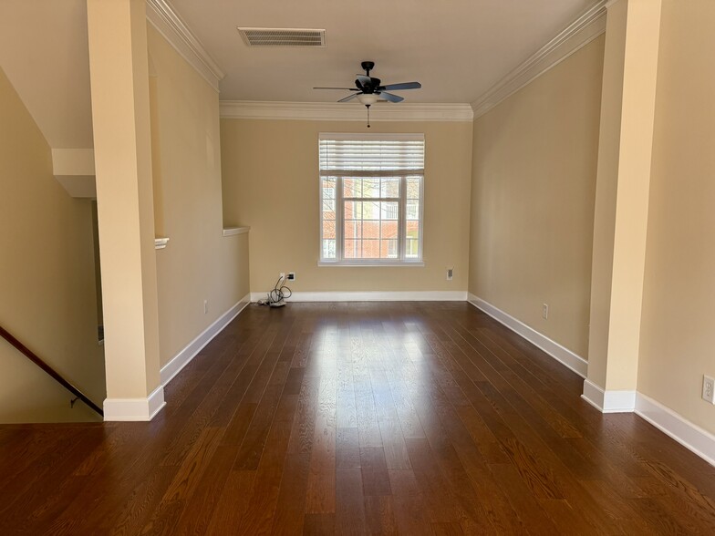 Living room - 8236 Lenox Creekside Dr