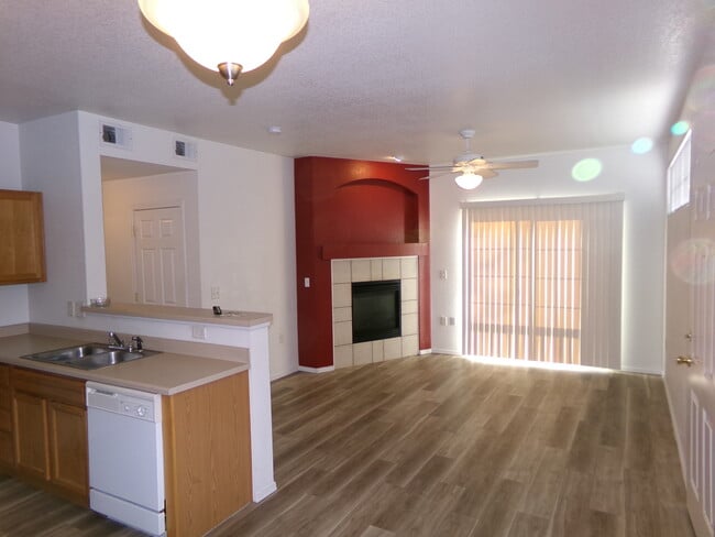 Building Photo - 3002 W Elizabeth St