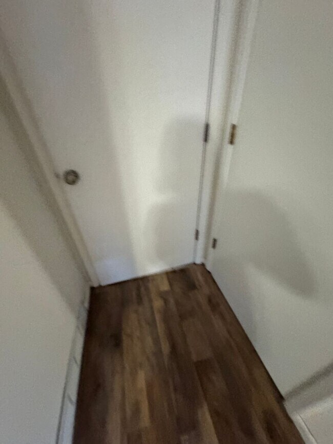 Building Photo - Two Bedroom Unit Available For Rent!