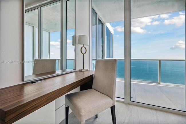 Building Photo - 100 South Pointe Dr