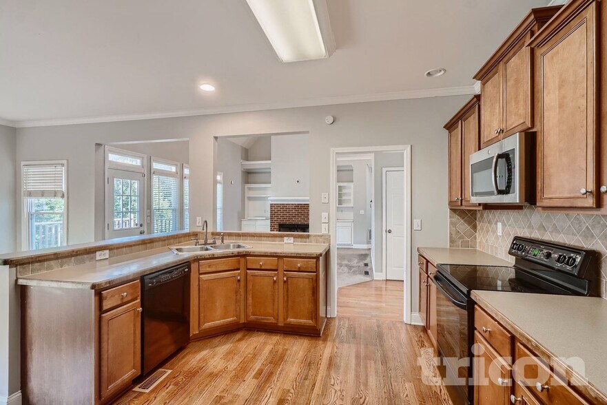 Building Photo - 3587 Vern Way NE
