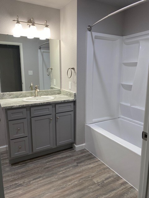 secondary bath - 3876 County Road 123