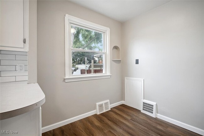 Building Photo - 18201 Maple Heights Blvd