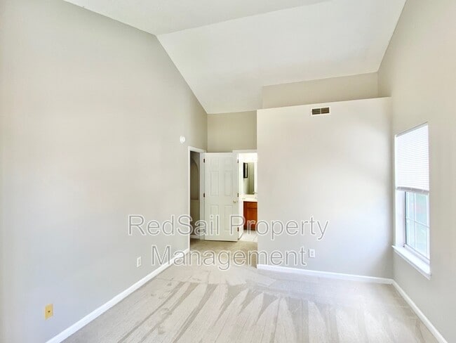 Building Photo - 815 Chapin Wood Dr
