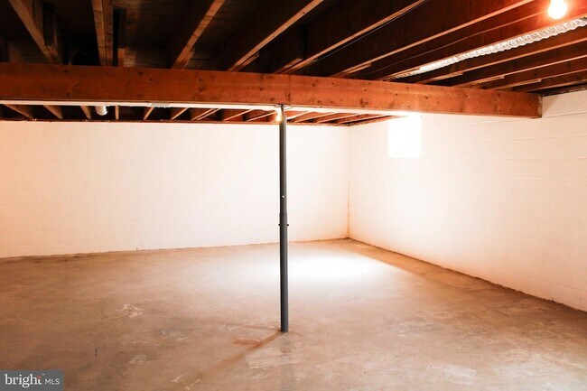 Building Photo - 481 Riffey Ln