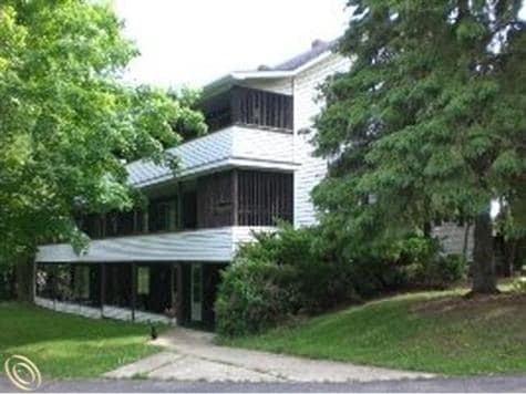 Back of building - 6857 Jefferson St