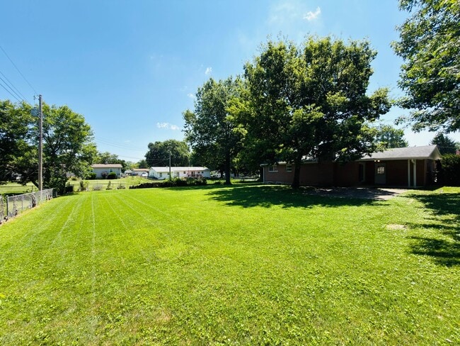 Building Photo - Move-In Ready 3BR/2BA Home with 2-Car Garage in St. Charles