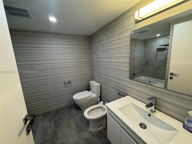 Building Photo - 201 Crandon Blvd