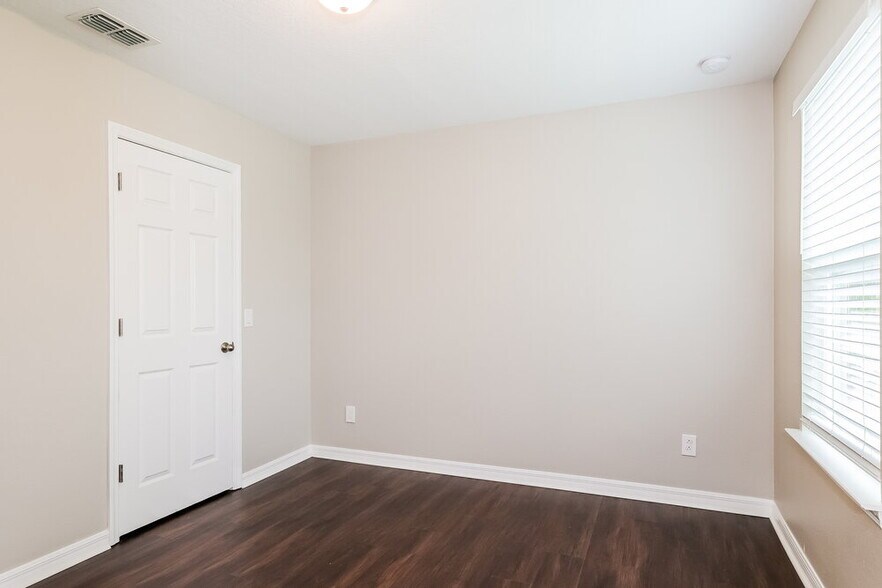 Building Photo - 2240 Grasmere View Pkwy N
