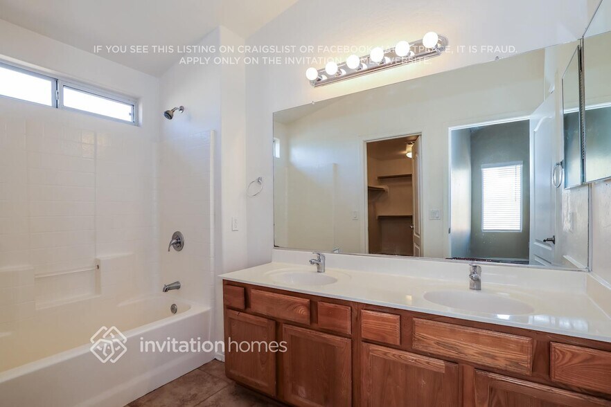 Building Photo - 3062 W Yellow Peak Dr