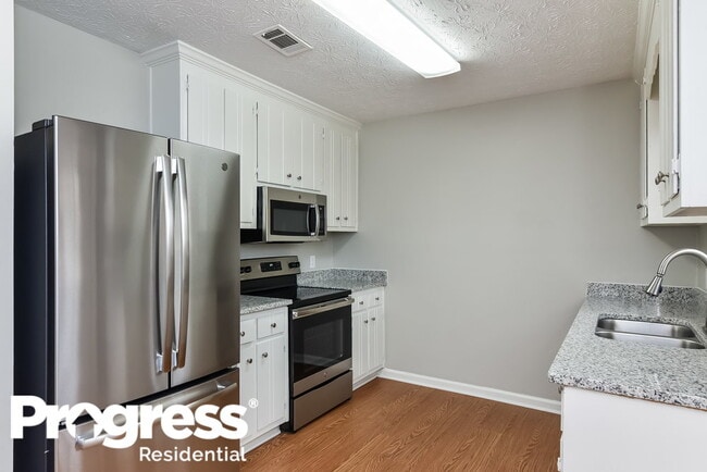 Building Photo - 490 Radio Ct