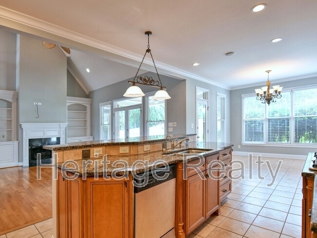 Building Photo - 1856 Greywell Rd