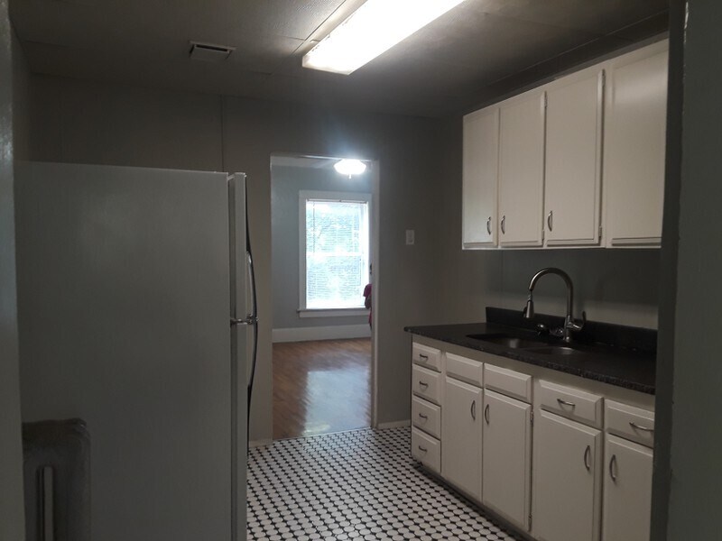 Building Photo - 880 E 100 S