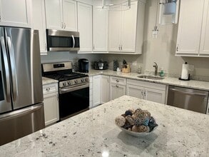 Building Photo - Water Pointe