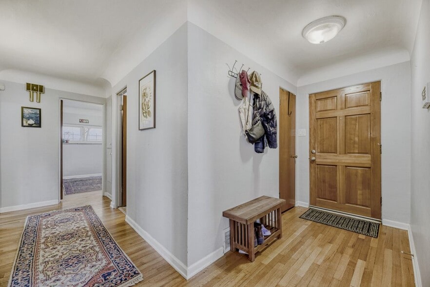 Building Photo - 2160 Osceola St