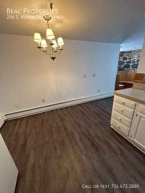 Building Photo - 206 S Huron St