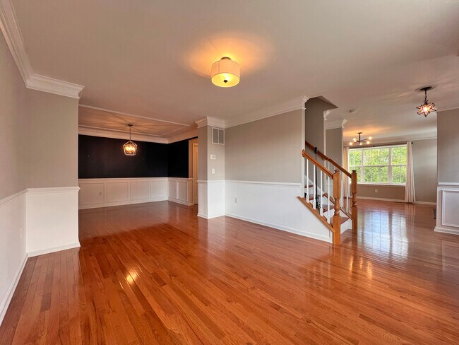 Building Photo - 4170 Bunker Hill Dr N