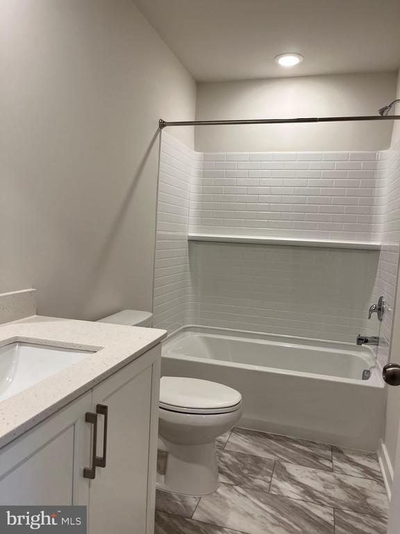 Building Photo - 37 E Front St