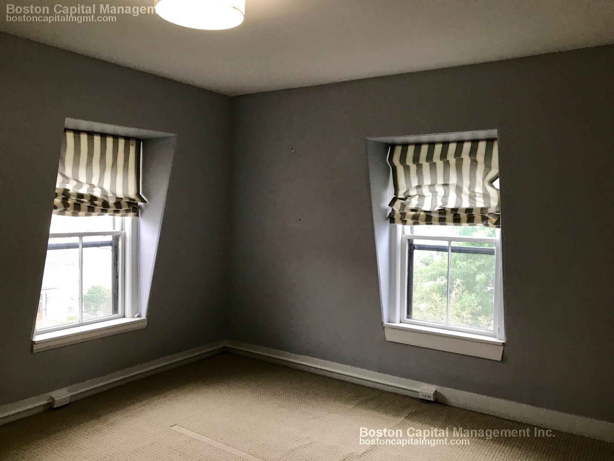 Building Photo - 674 Main St