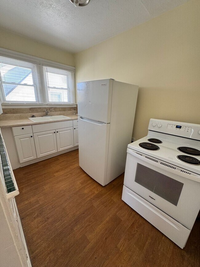 Building Photo - 110 Bell Ave