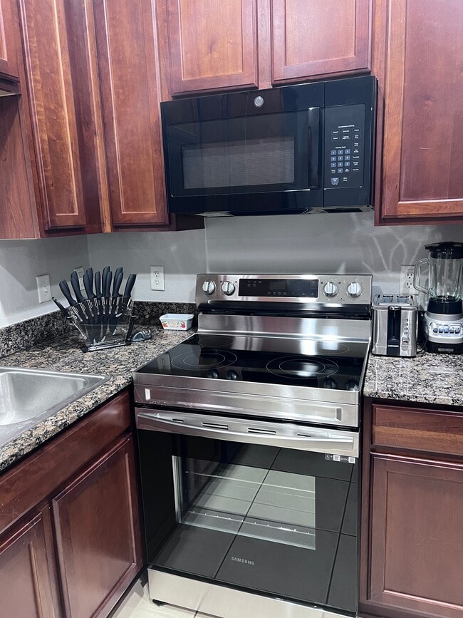 Building Photo - 2410 Middleton Grove Dr
