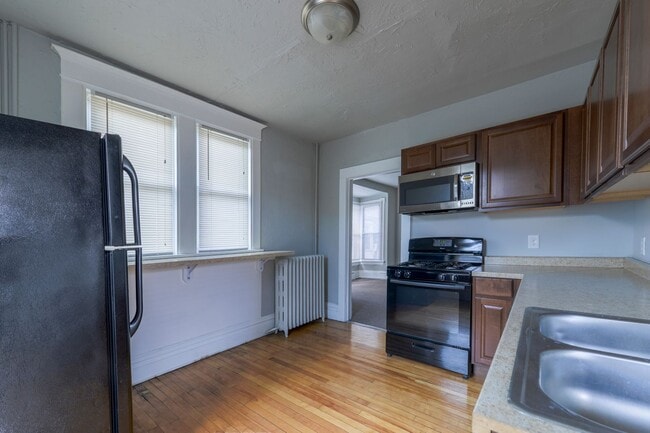 Building Photo - 2217-2217 Grand Ave S